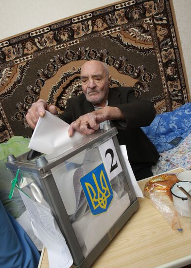 Ukraine votes in presidential election