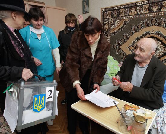 Ukraine votes in presidential election