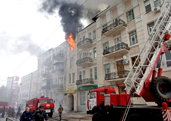 Fire sweeps four-story apartment house in downtown Rostov-on-Don