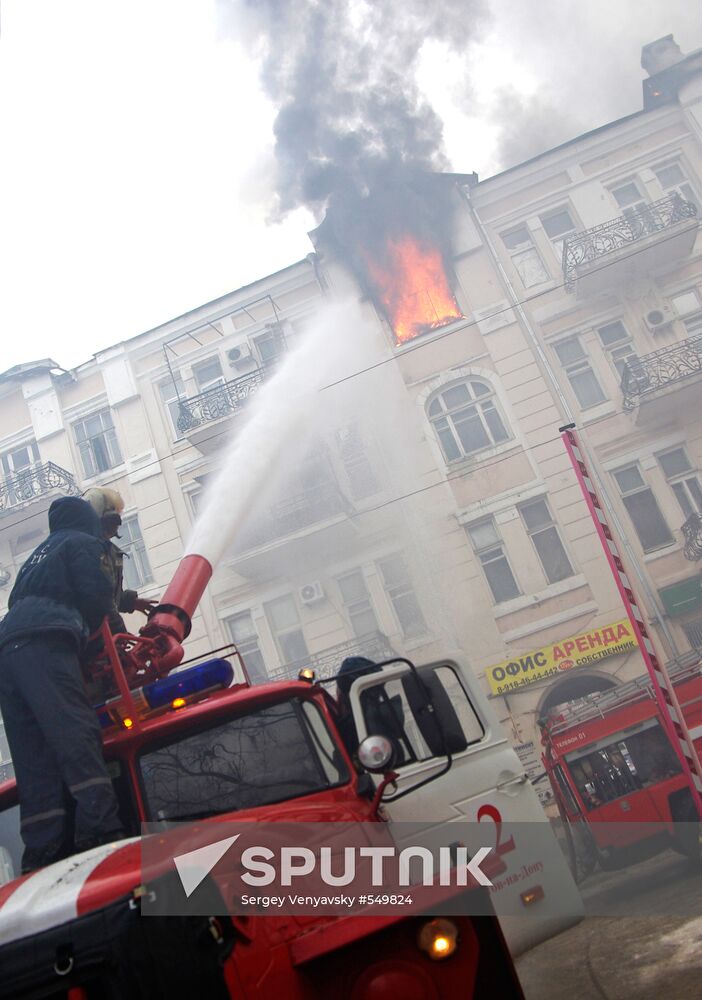 Fire sweeps four-story apartment house in downtown Rostov-on-Don