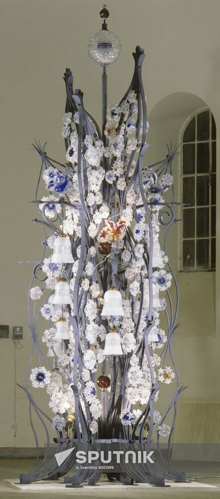 "The Hymn to Glass" three-dimensional decorative composition