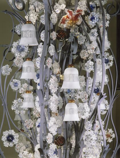 "The Hymn to Glass" three-dimensional decorative composition