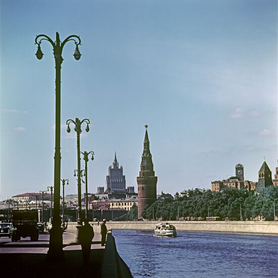 Maurice Torez Embankment