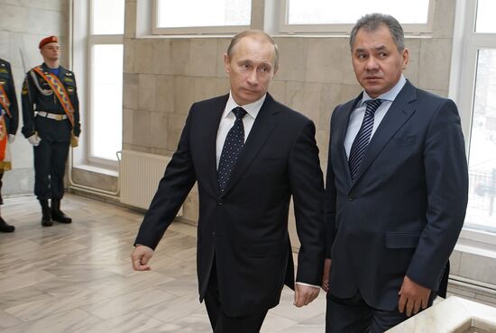 Vladimir Putin visits Emergencies Ministry