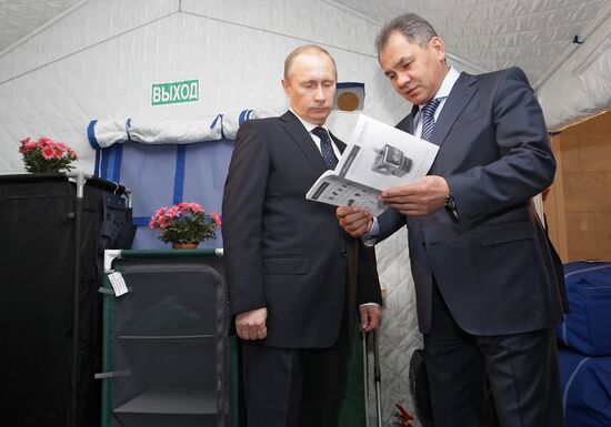 Vladimir Putin visits Emergencies Ministry
