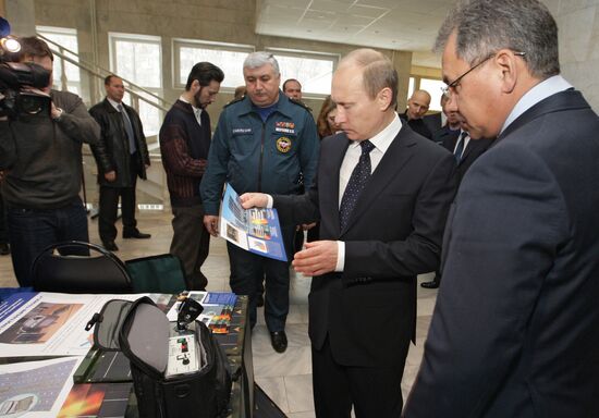 Vladimir Putin visits Emergencies Ministry