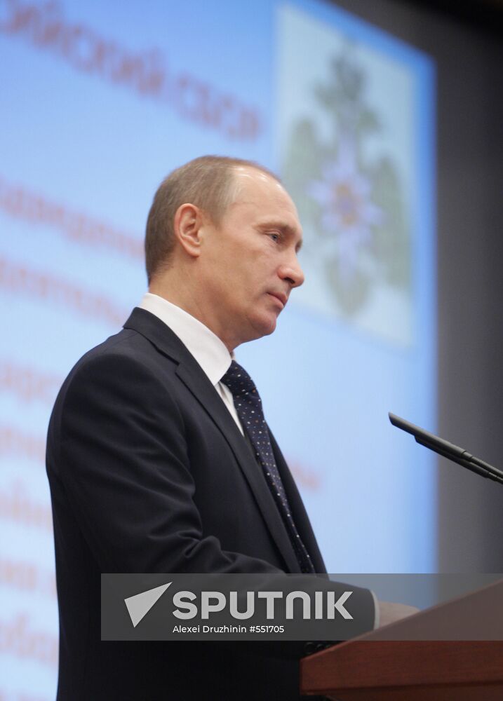 Vladimir Putin visits Emergencies Ministry