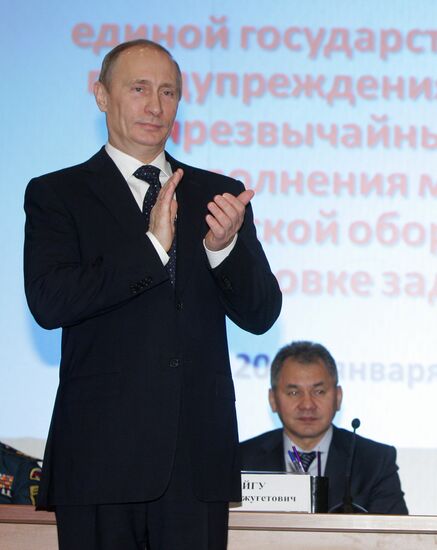 Civil Defense Ministry employees decorated by Putin