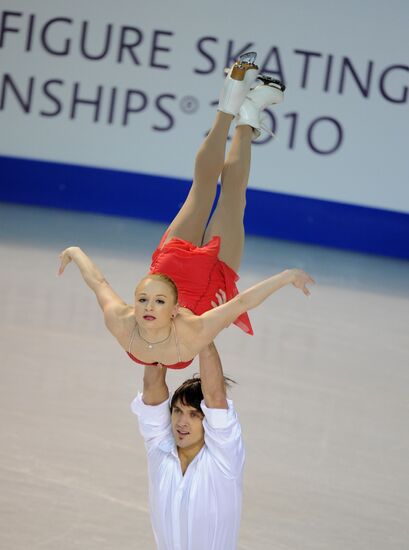 Maria Mukhortova and Maxim Trankov