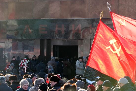 Flower laying to Lenin's Mausoleum