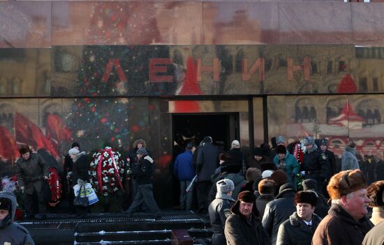 Flower laying to Lenin's Mausoleum