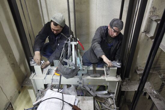 Elevator repair