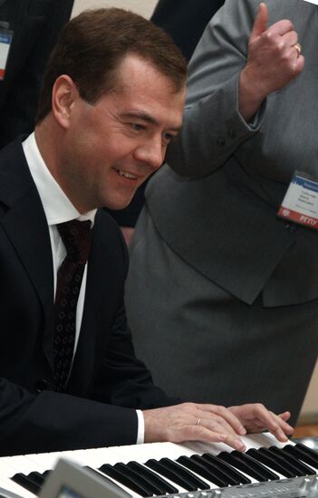 Dmitry Medvedev visits Herzen University in St. Petersburg