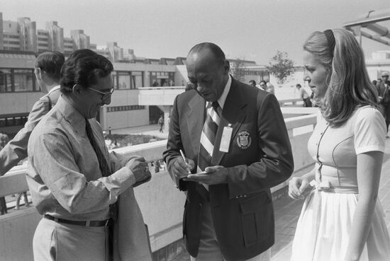 Champion of 1936 Olympiad Jesse Owens
