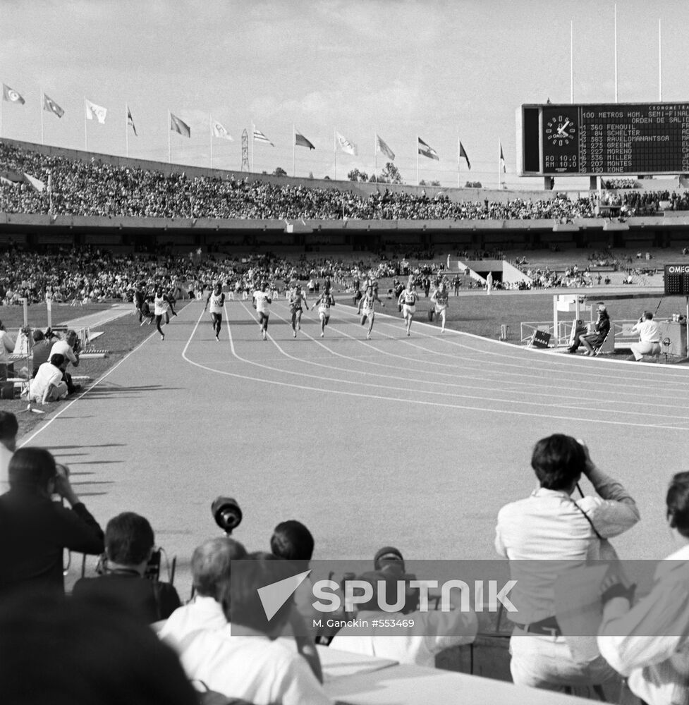 Semi-final men's 100m race