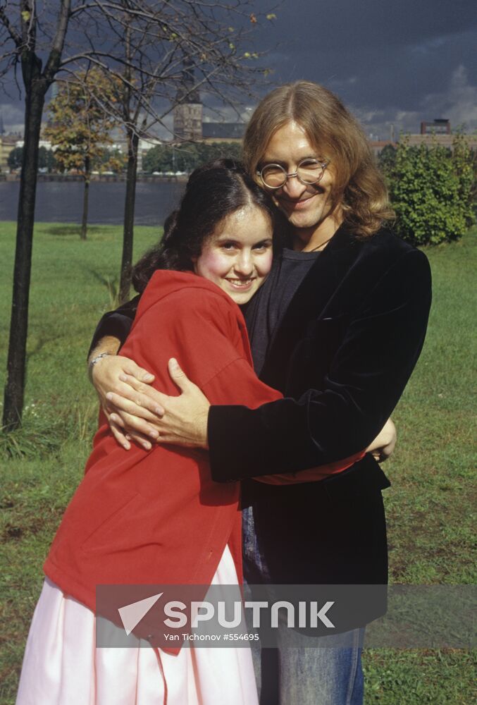 J.Lennon and slave Isaura look-alikes
