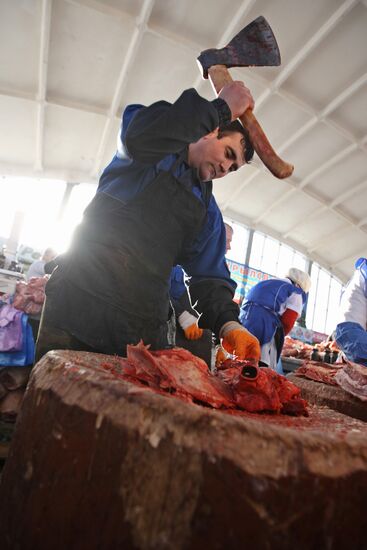 Shartashsky market in Yekaterinburg