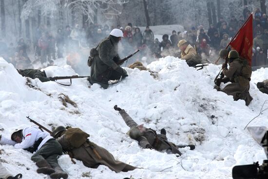 Re-enactment of breaking siege of Leningrad