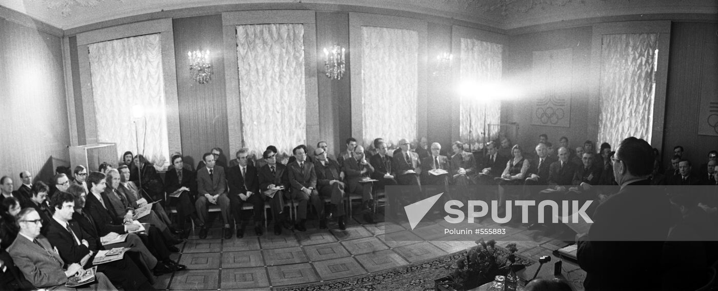 Novikov meets heads of diplomatic missions