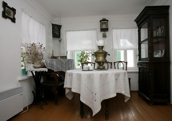 Living-room at the Chekhovs'
