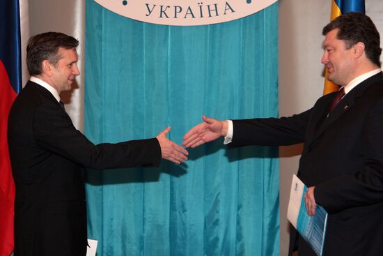 Mikhail Zurabov and Pyotr Poroshenko