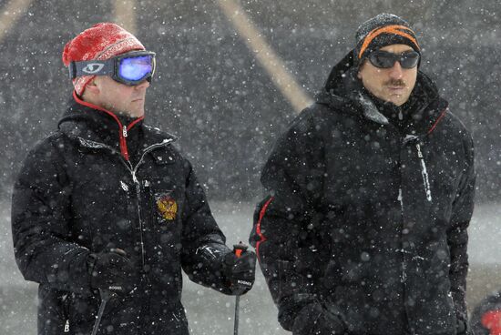 Dmitry Medvedev and Ilham Aliyev ski