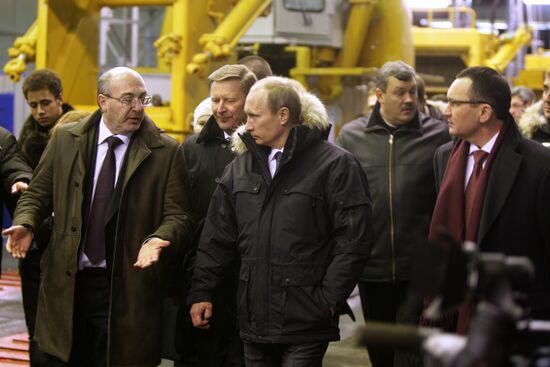 Vladimir Putin visits Promtraktor in Cheboksary