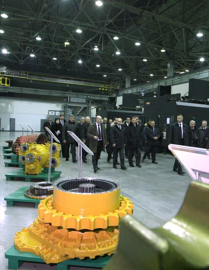 Vladimir Putin visits Promtraktor in Cheboksary