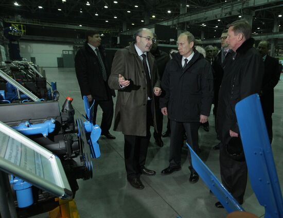 Vladimir Putin visits Promtraktor in Cheboksary