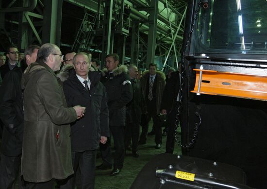 Vladimir Putin visits Promtraktor in Cheboksary