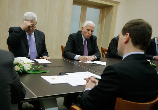 Dmitry Medvedev, Mahmoud Abbas meet in Sochi