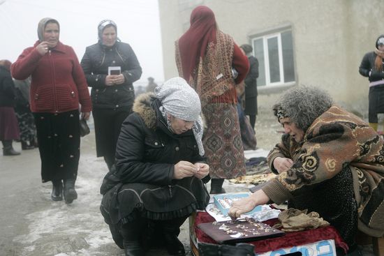 Market in center of Andi high-mountain village