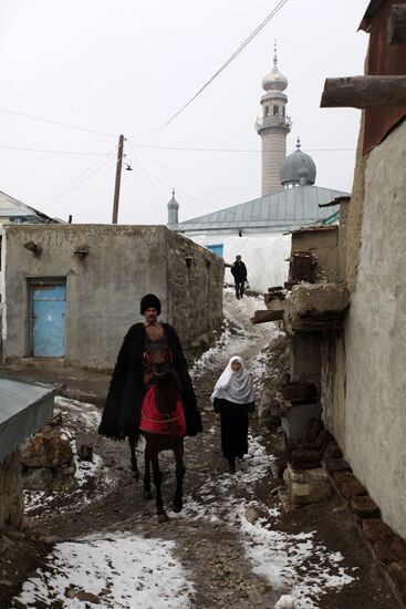 Andi vllage dwellers on village streets