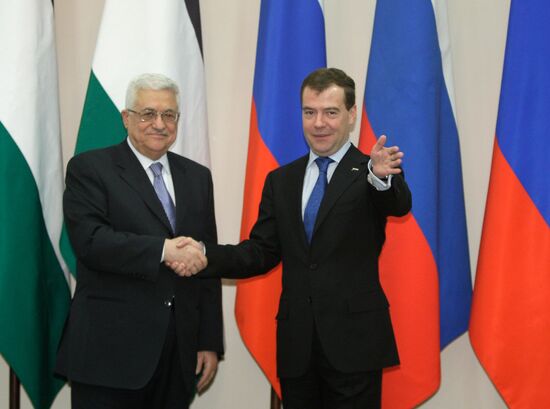 Dmitry Medvedev, Mahmoud Abbas meet in Sochi