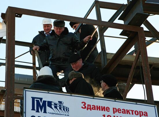 Valery Serdyukov inspects LNPP 2 construction site