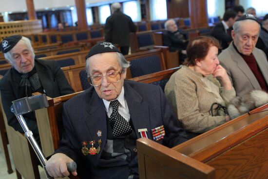 Memorial ceremony commemorates Holocaust victims