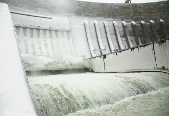 Sayano-Shushenskaya power plant dam shrouded in ice