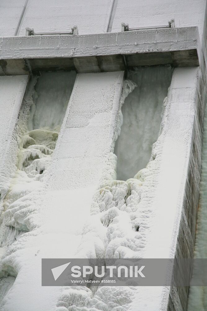 Sayano-Shushenskaya power plant dam shrouded in ice