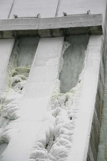 Sayano-Shushenskaya power plant dam shrouded in ice