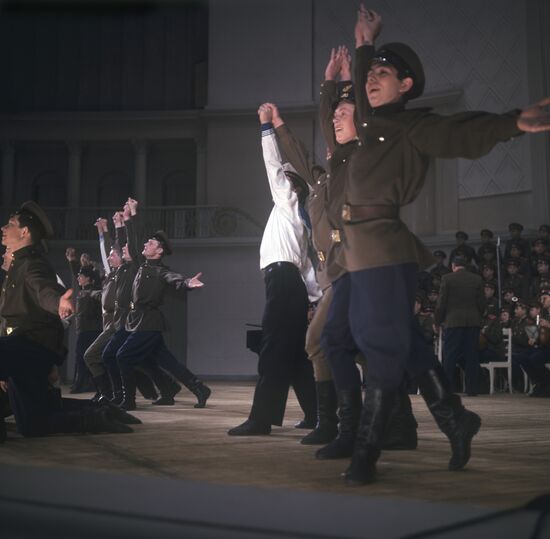 Alexandrov Song and Dance Company