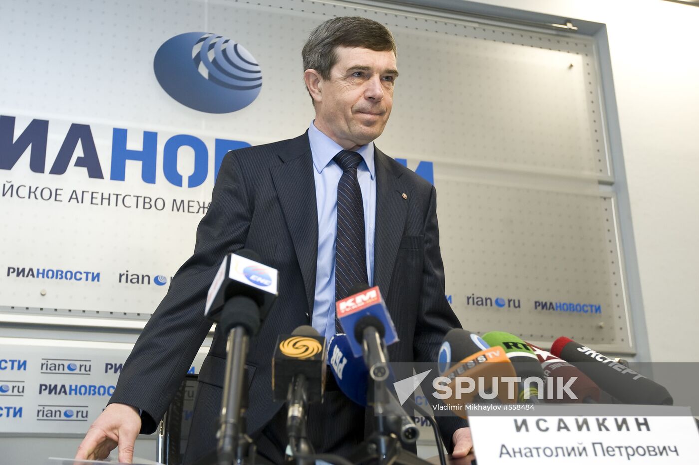 Rosoboronexport CEO Anatoly Isaikin gives news conference