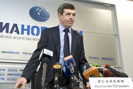 Rosoboronexport CEO Anatoly Isaikin gives news conference