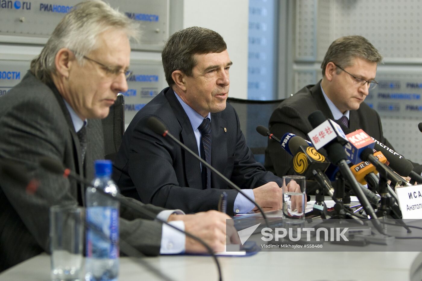 Rosoboronexport CEO Anatoly Isaikin gives news conference