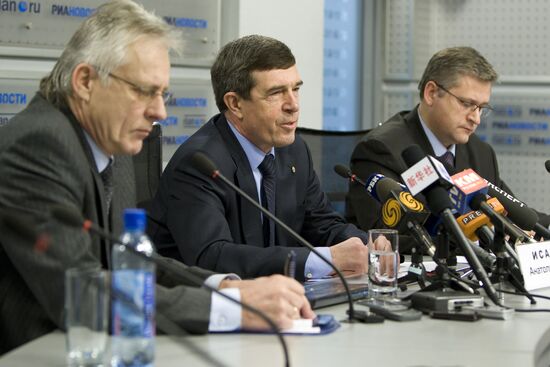Rosoboronexport CEO Anatoly Isaikin gives news conference