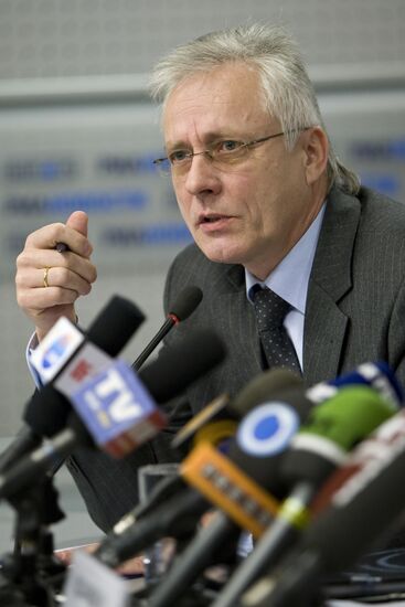 Deputy head of RIA Novosti press-center Viktor Mironov