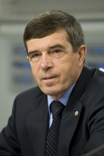 Rosoboronexport CEO Anatoly Isaikin gives news conference