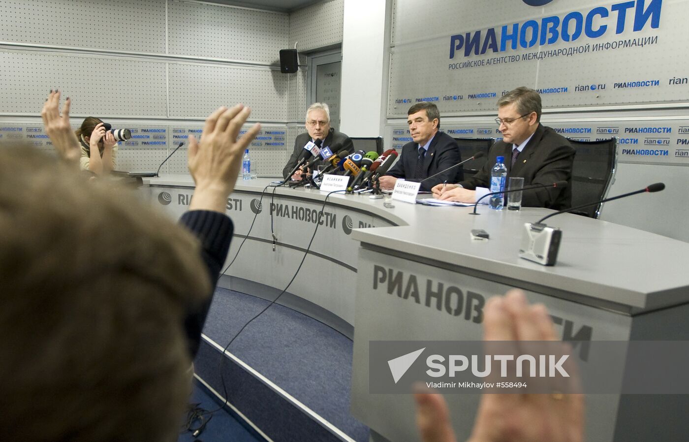 Rosoboronexport CEO Anatoly Isaikin gives news conference
