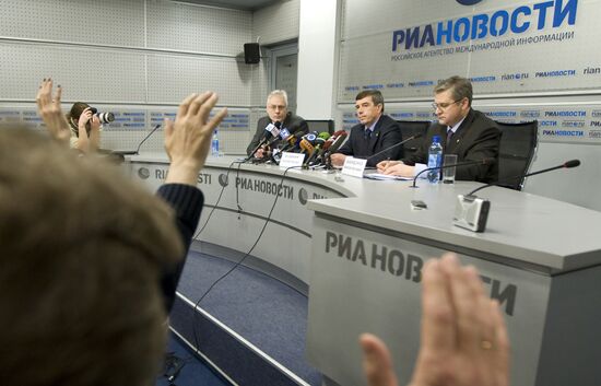 Rosoboronexport CEO Anatoly Isaikin gives news conference