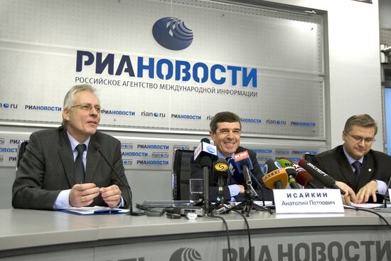 Rosoboronexport CEO Anatoly Isaikin gives news conference