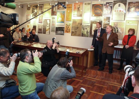 Anton Chekhov's letter handed over to museum